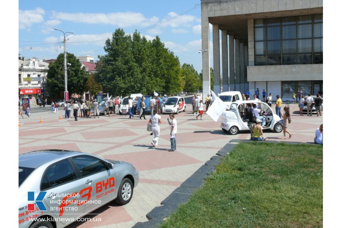 В Симферополь приехали необычные автомобили