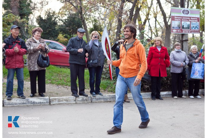 В Севастополь привезли олимпийский факел