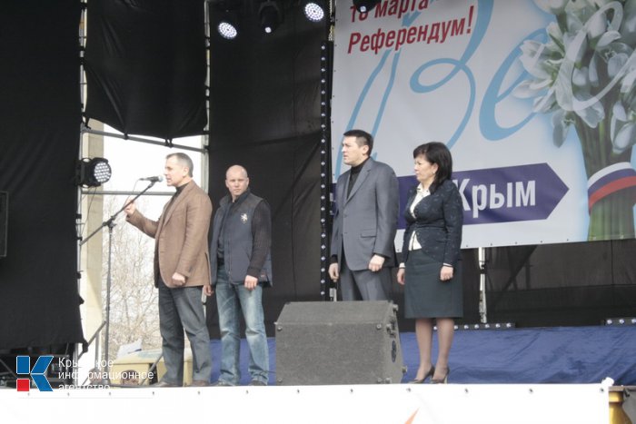 В Симферополе провели митинг в поддержку референдума и воссоединения с Россией 