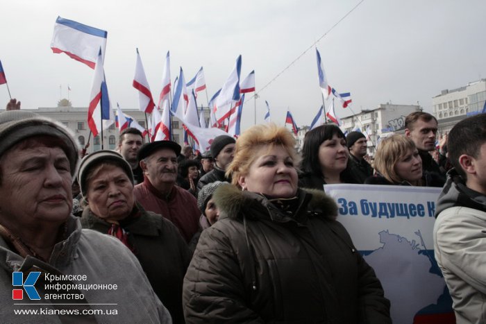 В Симферополе провели митинг в поддержку референдума и воссоединения с Россией 