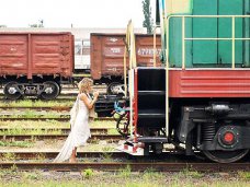 поезд, На вокзале в Симферополе пьяную женщину сбил поезд