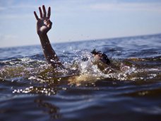 Утонул, Пожилой россиянин чуть не утонул в Коктебеле