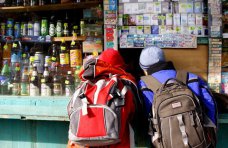 Алкоголь, В магазинах Алушты продолжают продавать алкоголь и сигареты несовершеннолетним