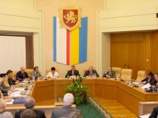 политическая ситуация в Украине, Президиум парламента Крыма призвал не допустить отставки Кабмина