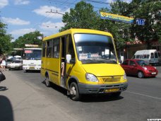 В Симферополе четыре перевозчика самовольно ограничили число льготных мест в маршрутках 
