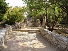 В Симеизе памятники археологии оказались в запущенном состоянии