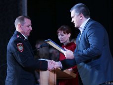 Сергей Аксёнов вручил награды в честь Дня защитника Отечества