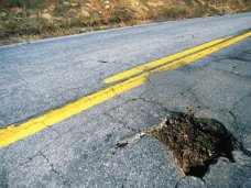 По факту незаконного списания бюджетных средств, выделенных на ремонт дороги в Сакском районе, возбуждено уголовное дело