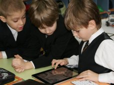 В трех алуштинских школах появились классы оборудованные компьютерами и планшетами